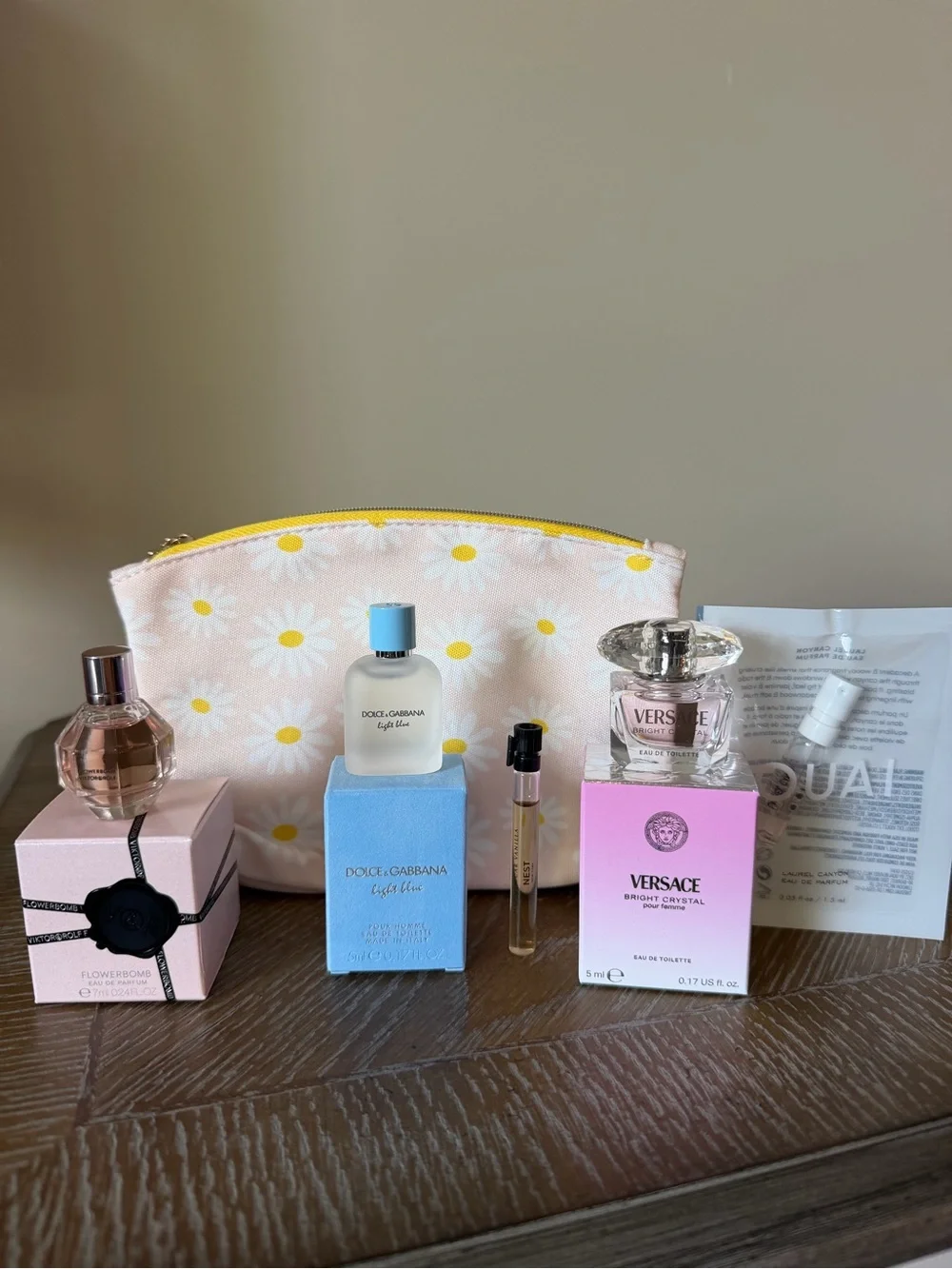 New 6 piece Versace, Dolce & Gabbana, Viktor Rolf, Nest, Ouai, bag Beauty Set